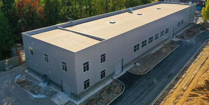 Производственный цех с кран балкой и испытательной камерой  из металлоконструкций