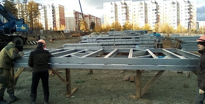 Жилой 5-этажный четырехсекционный дом из металлоконструкций